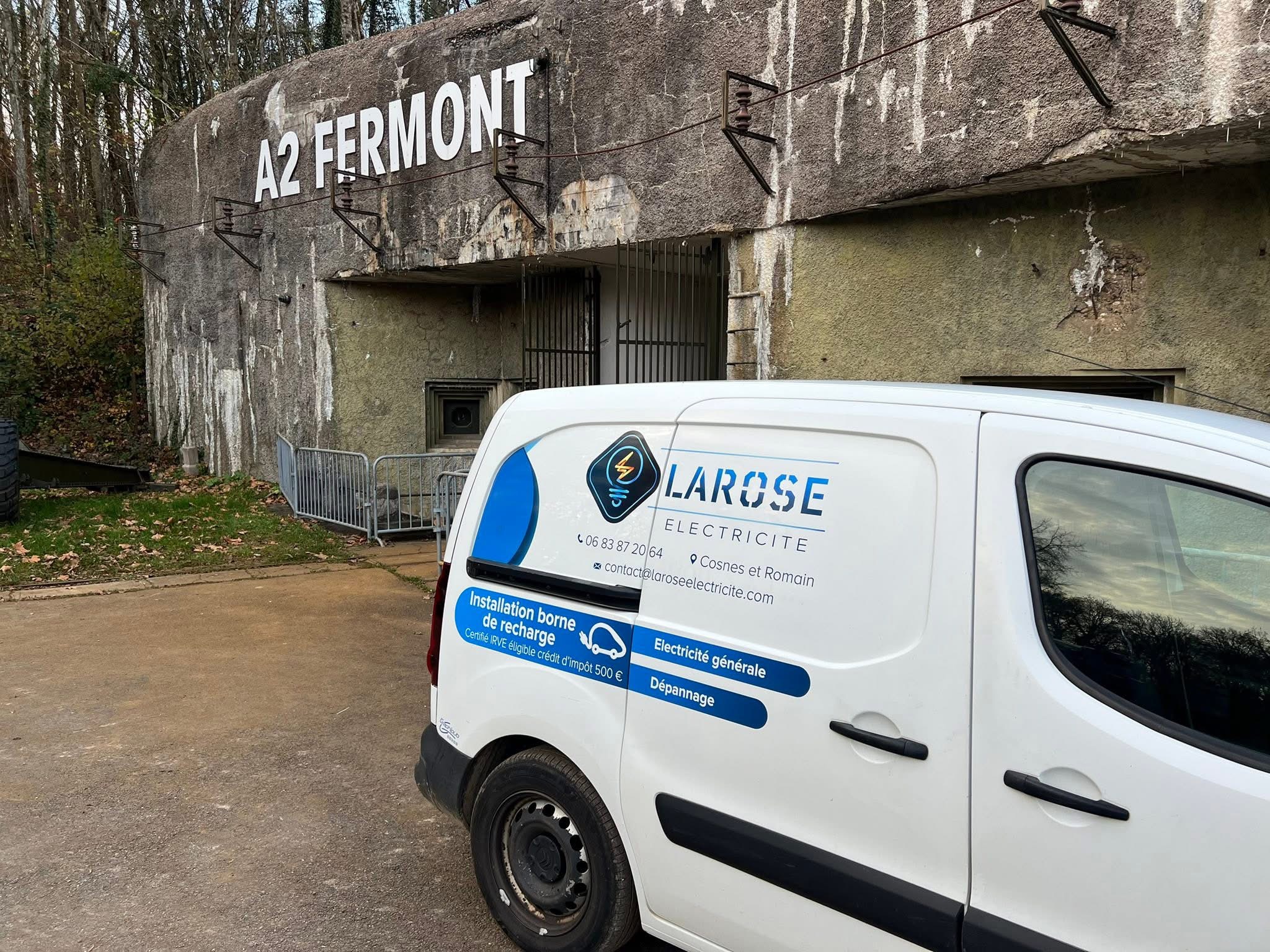 Électricien LAROSE au travail